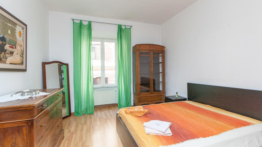 Rental In Rome Santini Apartment Номер фото