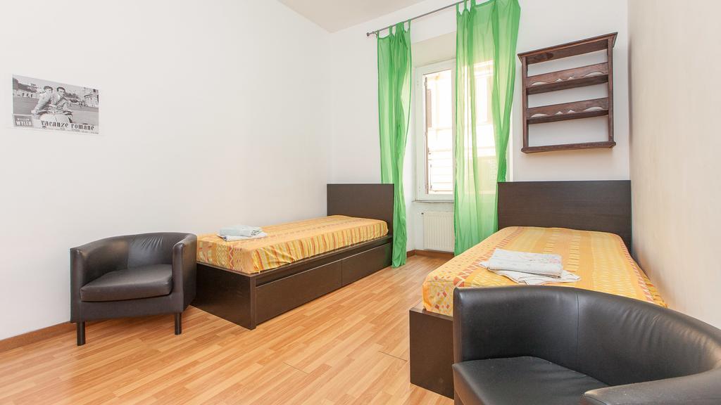 Rental In Rome Santini Apartment Номер фото