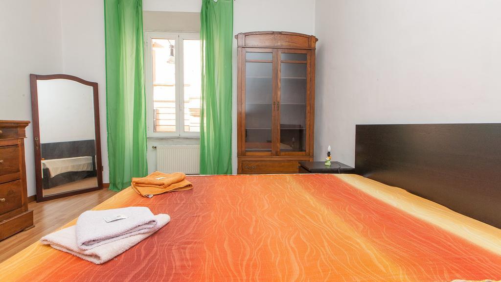 Rental In Rome Santini Apartment Номер фото