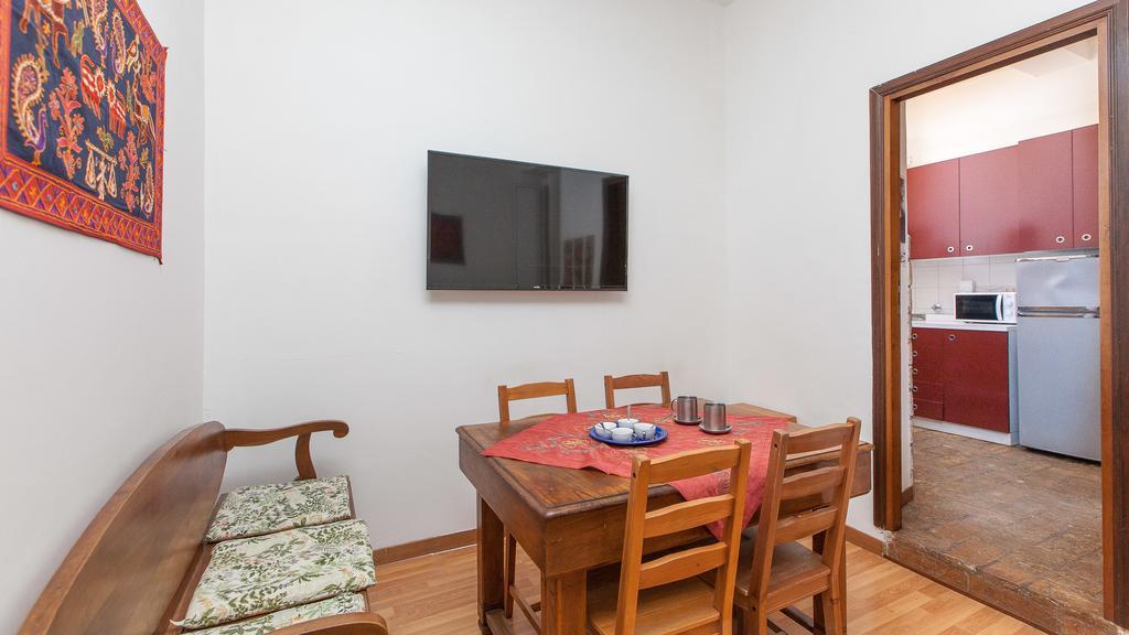 Rental In Rome Santini Apartment Номер фото